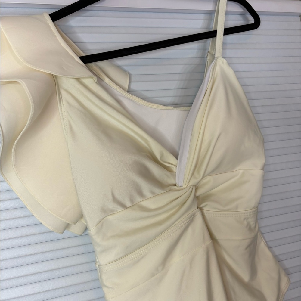 One Shoulder Ruffle One Piece Swimsuit - Picture 7 of 14